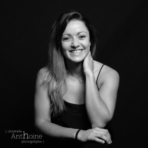 Portrait carré studio photographe noir et blanc couleur Saint brieuc Christelle Anthoine